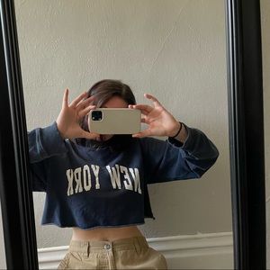 Brandy Melville Cropped New York Pullover 💙